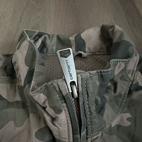 Women’s Carhartt Camo Vest - Picture 2 of 4